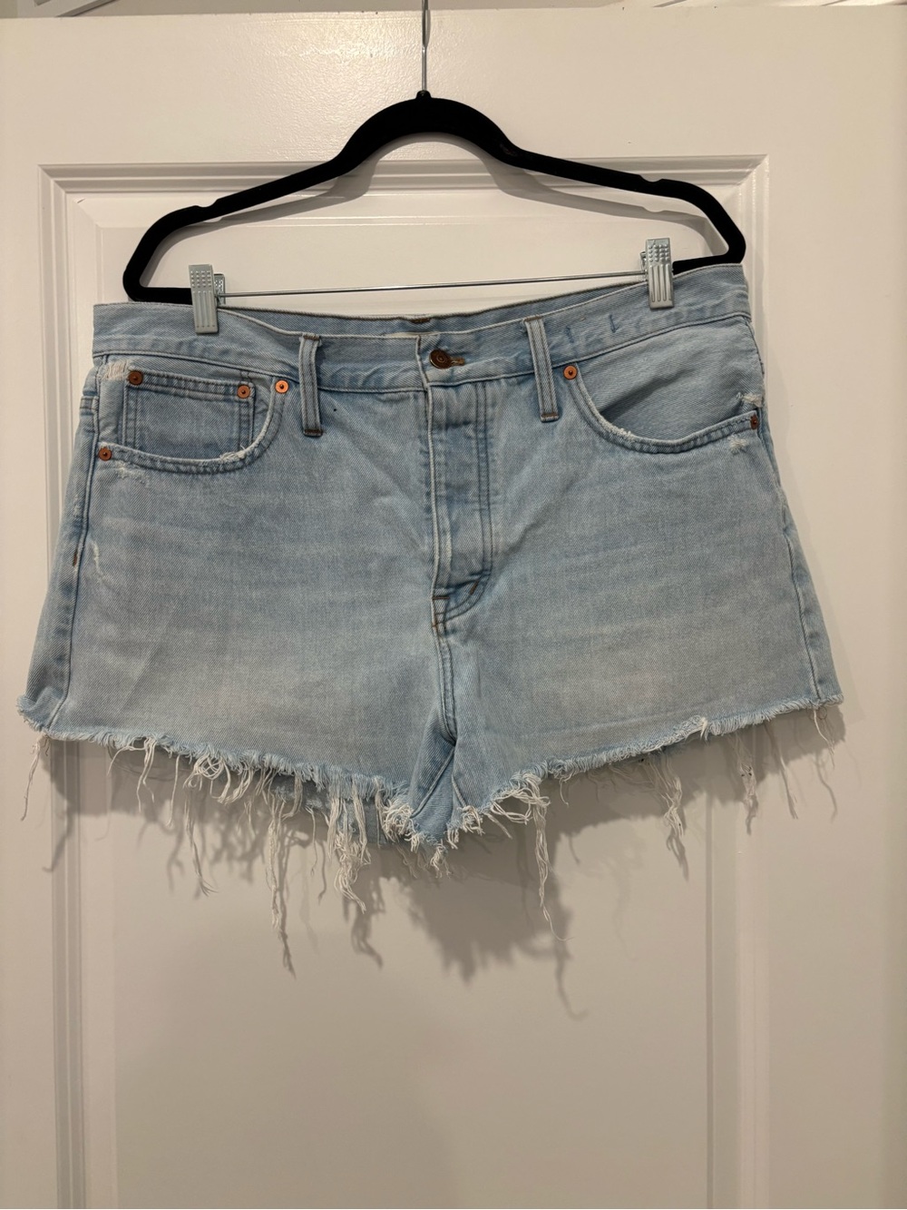 Madewell Jean shorts
Size 31 / relaxed denim